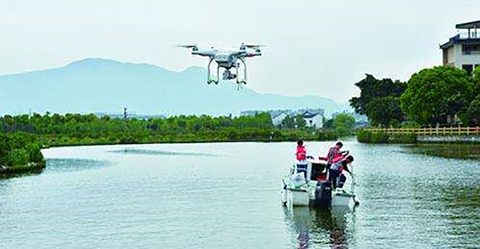 无人机用于水污染检测
