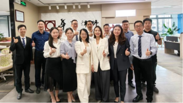能飞受邀参加华商低空经济法律研究院惠州分院专家授牌暨战略合作签约仪式